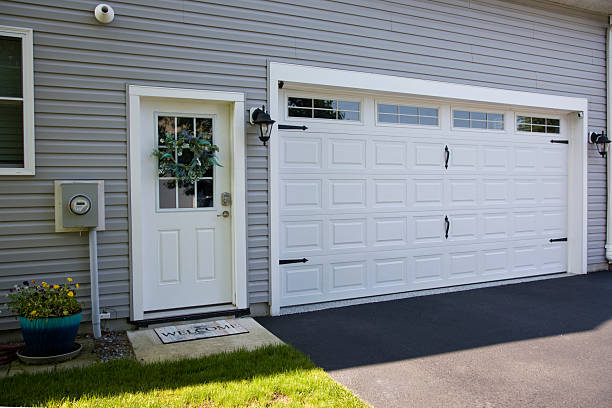 24/7 Emergency Garage Door Panel Replacement experts in Greenlee County County, AZ